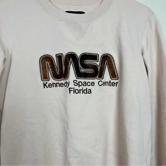 Coach Nasa Kennedy Space Center Pink Embroidered Crewneck Size S women - Picture 3 of 13